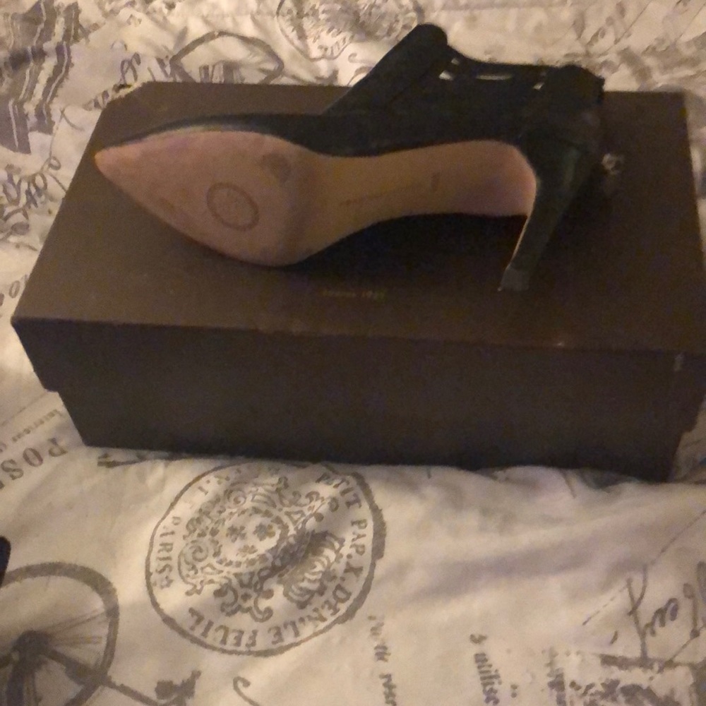 Heels - Picture 3 of 4